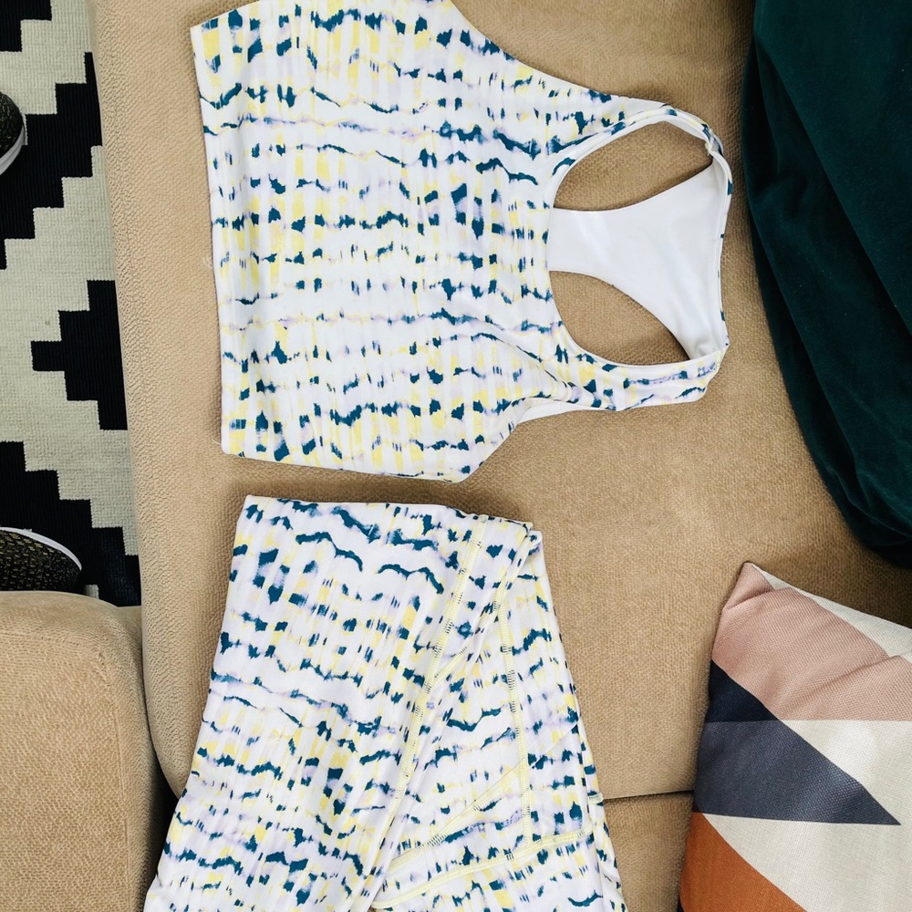 Top and bottom XS workout set